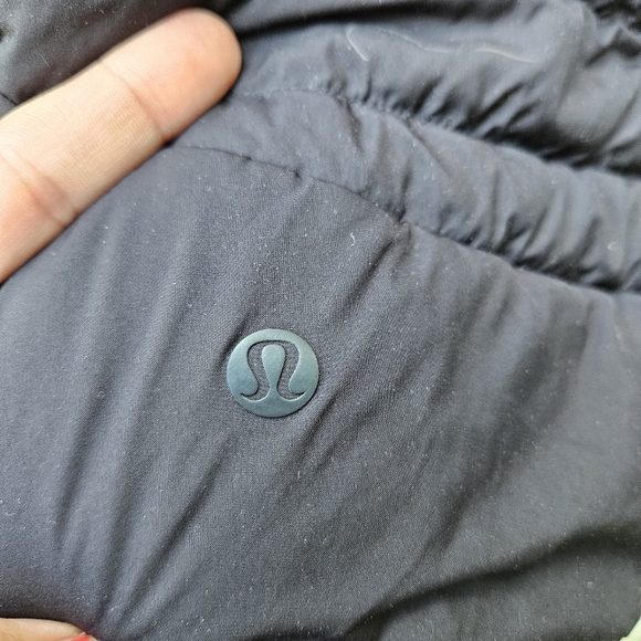 Lululemon black Lightweight Relaxed-Fit Down Jacket size 8 - Picture 8 of 10